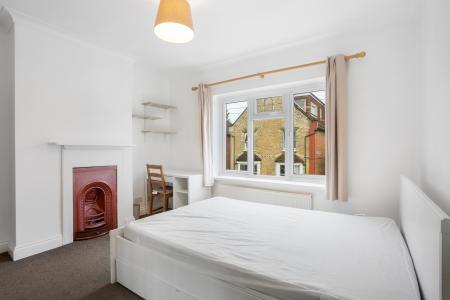 4 bedroom Semi-detached house to let in Dapdune Road, Town Centre, Guildford, GU1