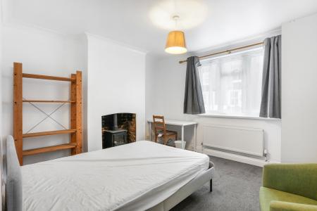 4 bedroom Semi-detached house to let in Dapdune Road, Town Centre, Guildford, GU1