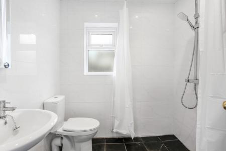 4 bedroom Semi-detached house to let in Dapdune Road, Town Centre, Guildford, GU1