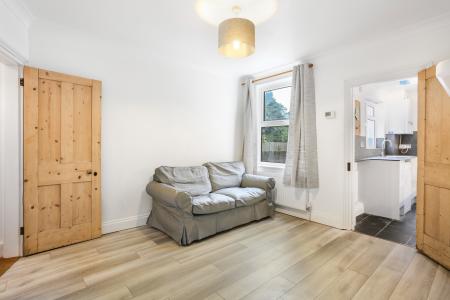 4 bedroom Semi-detached house to let in Dapdune Road, Town Centre, Guildford, GU1