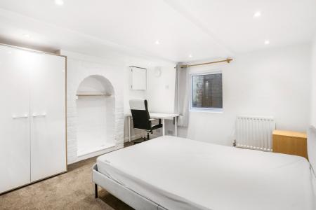 4 bedroom Semi-detached house to let in Dapdune Road, Town Centre, Guildford, GU1