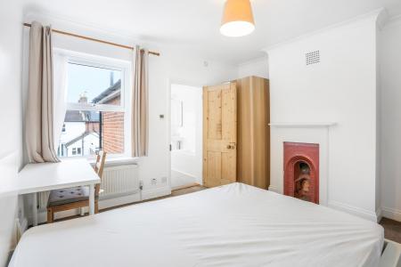 4 bedroom Semi-detached house to let in Dapdune Road, Town Centre, Guildford, GU1