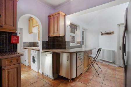 6 bedroom Semi-detached house to let in Woodbridge Road, Town Centre, Guildford, GU1