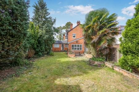 6 bedroom Semi-detached house to let in Woodbridge Road, Town Centre, Guildford, GU1