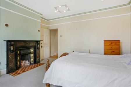 6 bedroom Semi-detached house to let in Woodbridge Road, Town Centre, Guildford, GU1