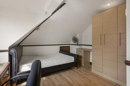 6 bedroom Semi-detached house to let in Woodbridge Road, Town Centre, Guildford, GU1