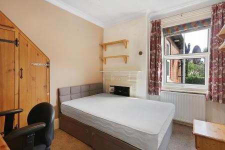 6 bedroom Semi-detached house to let in Woodbridge Road, Town Centre, Guildford, GU1