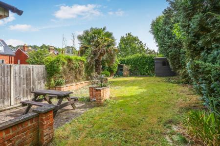 6 bedroom Semi-detached house to let in Woodbridge Road, Town Centre, Guildford, GU1