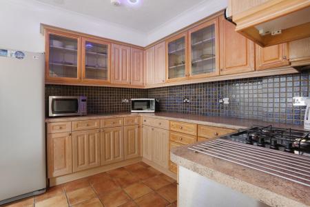 6 bedroom Semi-detached house to let in Woodbridge Road, Town Centre, Guildford, GU1
