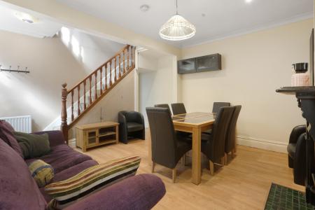6 bedroom Semi-detached house to let in Woodbridge Road, Town Centre, Guildford, GU1