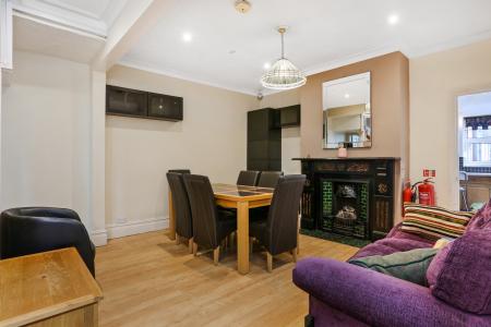 6 bedroom Semi-detached house to let in Woodbridge Road, Town Centre, Guildford, GU1