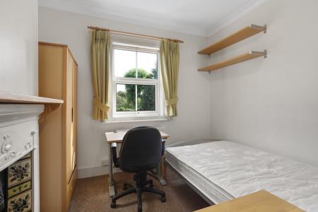 6 bedroom Semi-detached house to let in Woodbridge Road, Town Centre, Guildford, GU1