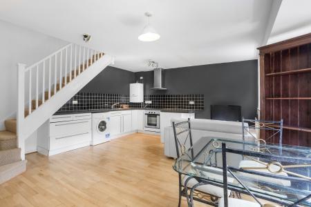 1 bedroom Maisonette to let in Charlotte Court, Addison Road, Guildford, GU1