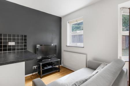 1 bedroom Maisonette to let in Charlotte Court, Addison Road, Guildford, GU1