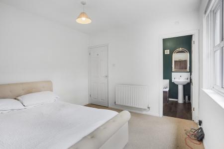 1 bedroom Maisonette to let in Charlotte Court, Addison Road, Guildford, GU1