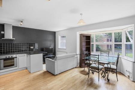 1 bedroom Maisonette to let in Charlotte Court, Addison Road, Guildford, GU1