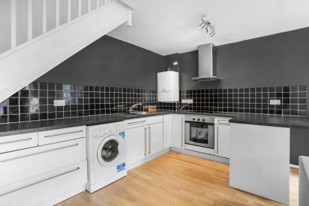 1 bedroom Maisonette to let in Charlotte Court, Addison Road, Guildford, GU1