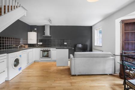 1 bedroom Maisonette to let in Charlotte Court, Addison Road, Guildford, GU1