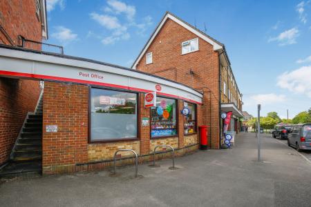 3 bedroom Flat to let in Fairlands Avenue, Fairlands, Guildford, GU3