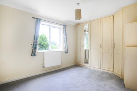 3 bedroom Flat to let in Fairlands Avenue, Fairlands, Guildford, GU3