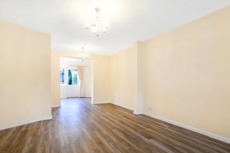 3 bedroom Semi-detached house to let in Kingston Avenue, East Horsley, KT24