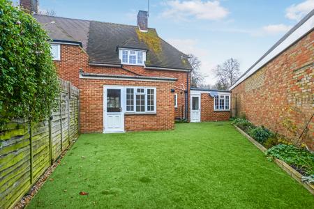 3 bedroom Semi-detached house to let in Kingston Avenue, East Horsley, KT24