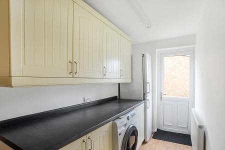 3 bedroom Semi-detached house to let in Kingston Avenue, East Horsley, KT24