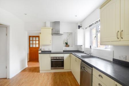 3 bedroom Semi-detached house to let in Kingston Avenue, East Horsley, KT24