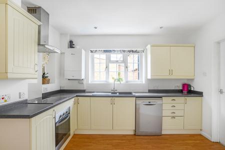 3 bedroom Semi-detached house to let in Kingston Avenue, East Horsley, KT24