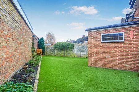 3 bedroom Semi-detached house to let in Kingston Avenue, East Horsley, KT24
