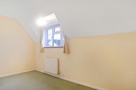 3 bedroom Semi-detached house to let in Kingston Avenue, East Horsley, KT24