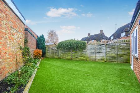 3 bedroom Semi-detached house to let in Kingston Avenue, East Horsley, KT24