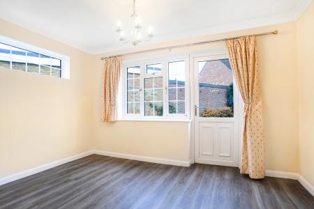 3 bedroom Semi-detached house to let in Kingston Avenue, East Horsley, KT24