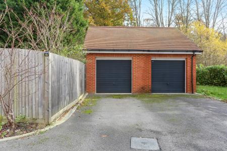 3 bedroom Semi-detached house to let in Bookhurst Road, Cranleigh, GU6