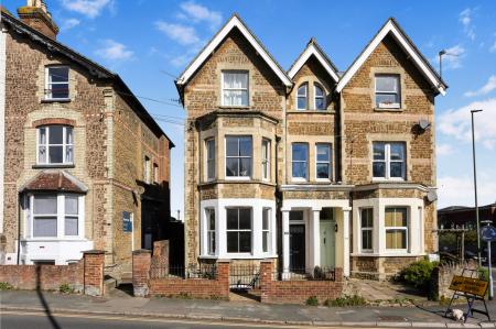 Farnham Rd, Town Centre, Guildford, GU2