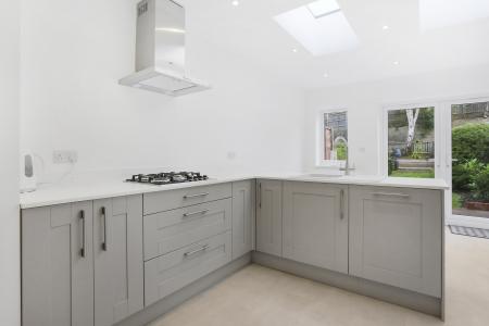 2 bedroom Terraced House to let in Cline Rd, Guildford, GU1