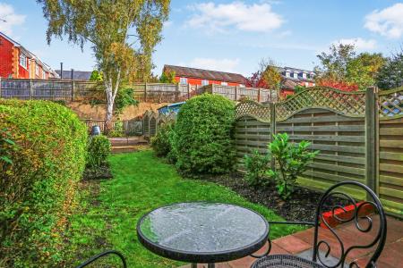 2 bedroom Terraced House to let in Cline Rd, Guildford, GU1