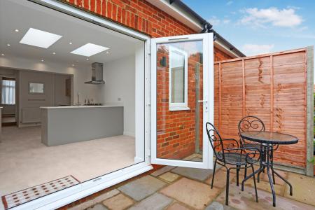 2 bedroom Terraced House to let in Cline Rd, Guildford, GU1