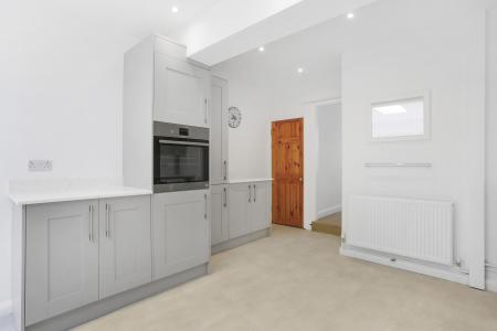 2 bedroom Terraced House to let in Cline Rd, Guildford, GU1