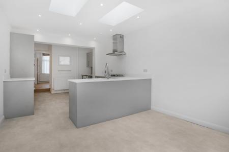 2 bedroom Terraced House to let in Cline Rd, Guildford, GU1