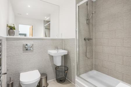 3 bedroom Flat for sale in Station View, Town Centre, Guildford, GU1