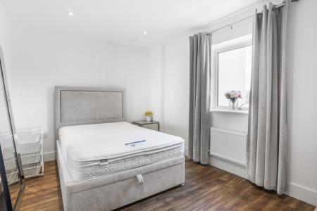 3 bedroom Flat for sale in Station View, Town Centre, Guildford, GU1