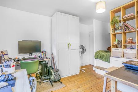 1 bedroom Flat for sale in 223 High Street, Town Centre, Guildford, GU1