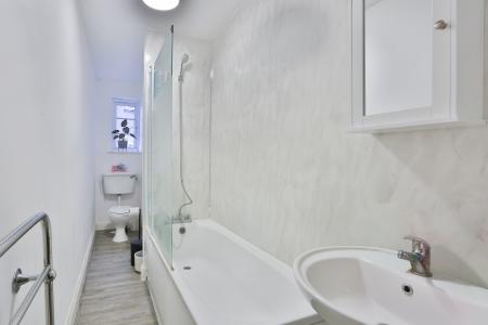 1 bedroom Flat for sale in 223 High Street, Town Centre, Guildford, GU1