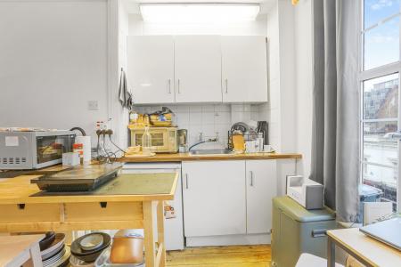 1 bedroom Flat for sale in 223 High Street, Town Centre, Guildford, GU1