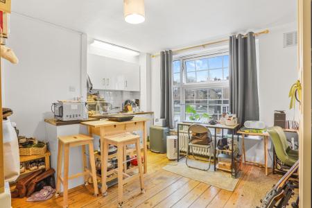1 bedroom Flat for sale in 223 High Street, Town Centre, Guildford, GU1