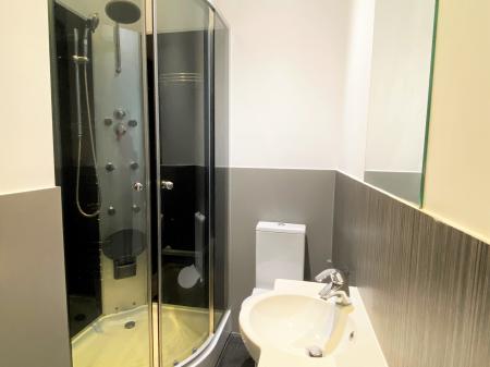 1 bedroom Flat to let in Guildford Park Road, Guildford, GU2