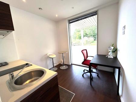 1 bedroom Flat to let in Guildford Park Road, Guildford, GU2