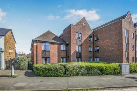 1 bedroom Flat to let in Freelands Road, Cobham, KT11