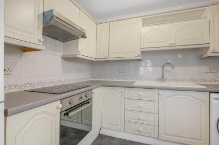 1 bedroom Flat to let in Freelands Road, Cobham, KT11